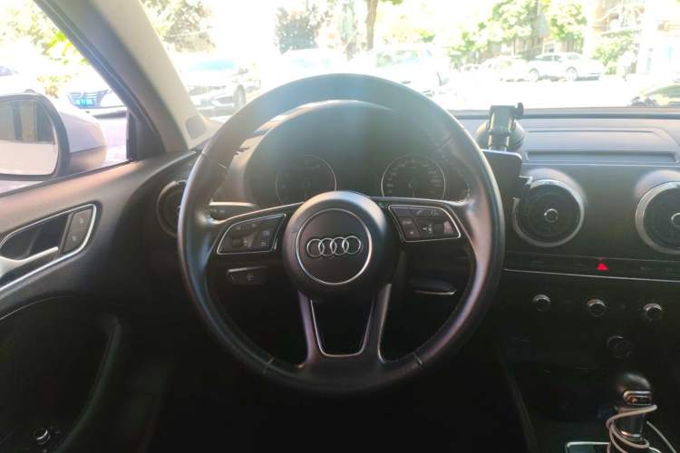 Used Audi A3 2020 Limousine 35 TFSI Fashion Edition China VI Emission Standard Steering Wheel