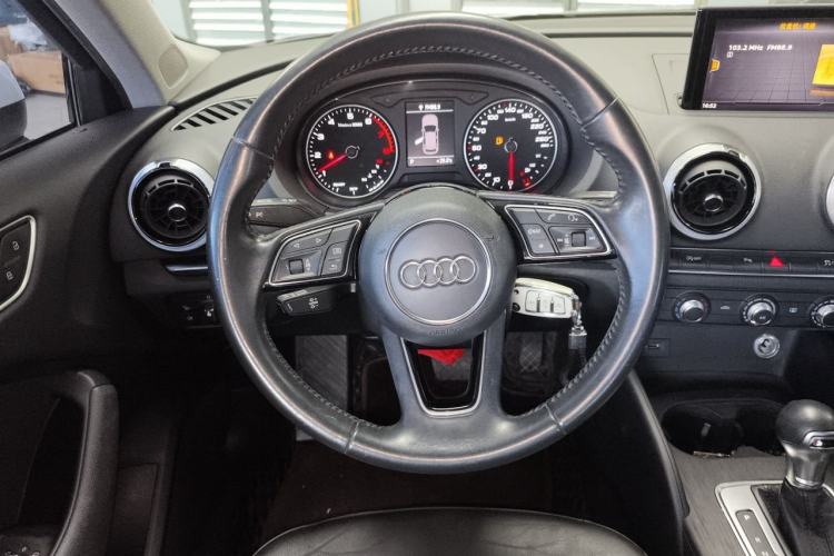 Used Audi A3 2020 Sportback 35 TFSI Fashion Edition China VI Emission Standard Steering Wheel