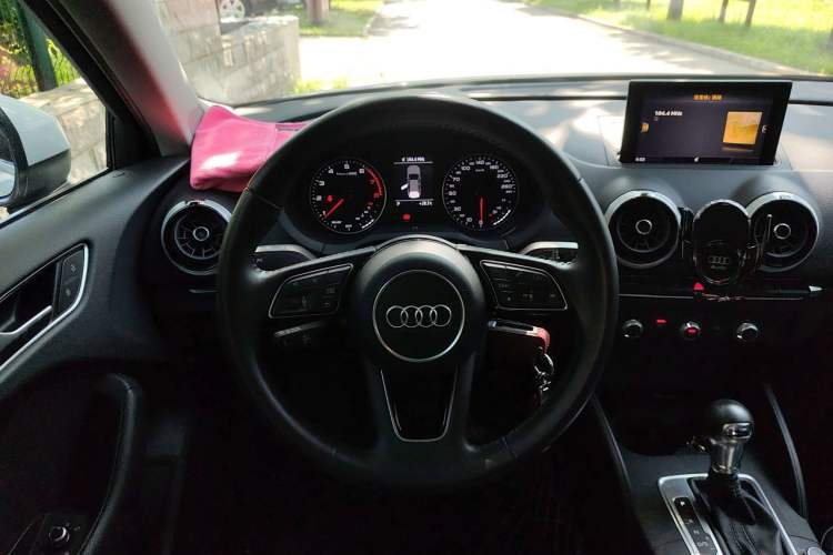 Used Audi A3 2020 Sportback 35 TFSI Fashion Edition China VI Emission Standard Steering Wheel