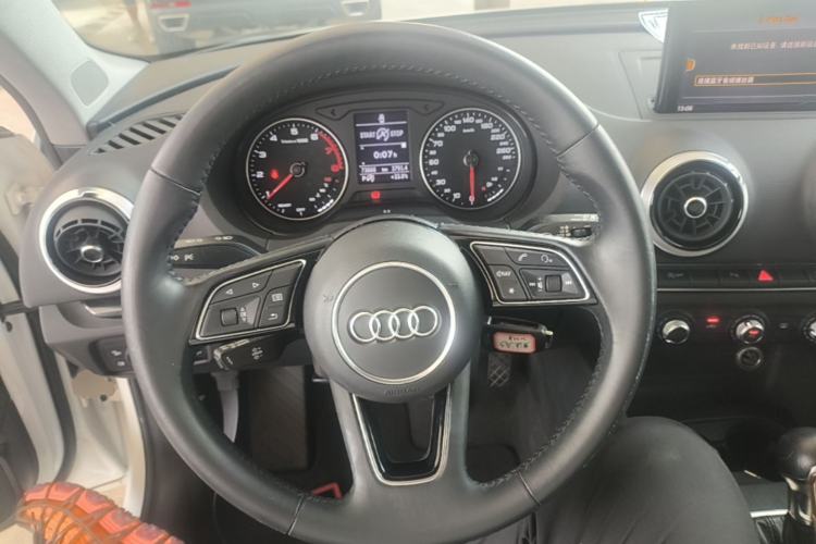 Used Audi A3 2020 Sportback 35 TFSI Fashion Edition China VI Emission Standard Steering Wheel