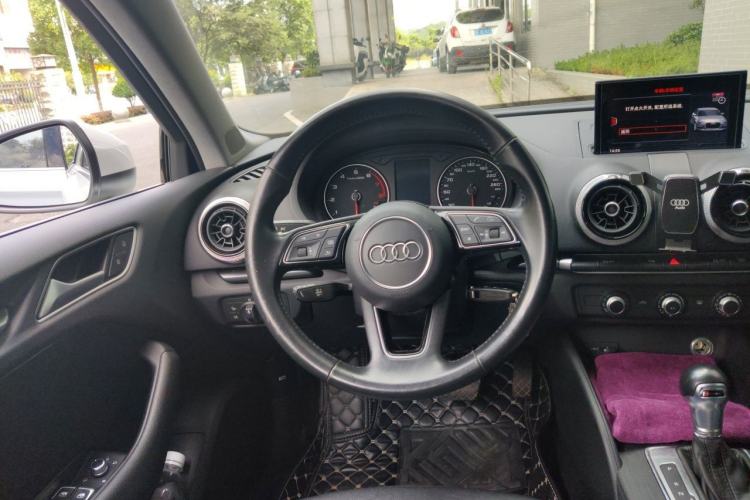 Used Audi A3 2020 Limousine 35 TFSI Fashion Edition China VI Emission Standard Steering Wheel