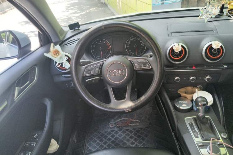 Used Audi A3 2020 Limousine 35 TFSI Fashion Edition China VI Emission Standard Steering Wheel