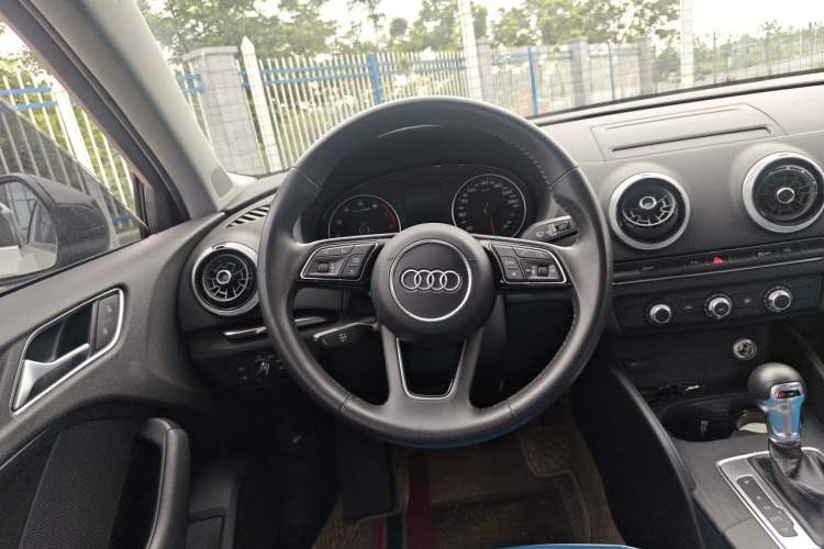 Used Audi A3 2020 Limousine 35 TFSI Fashion Edition China VI Emission Standard Steering Wheel
