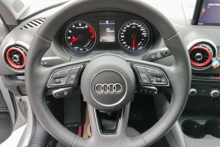 Used Audi A3 2020 Limousine 35 TFSI Fashion Edition China VI Emission Standard Steering Wheel