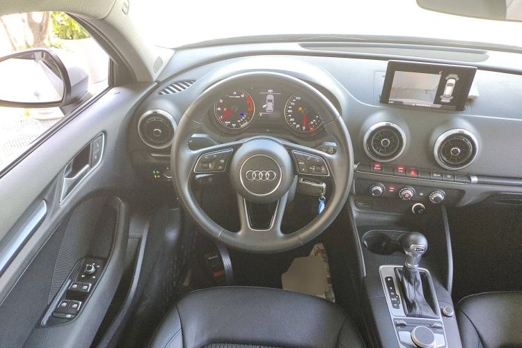 Used Audi A3 2020 Sportback 35 TFSI Fashion Edition China VI Emission Standard Steering Wheel