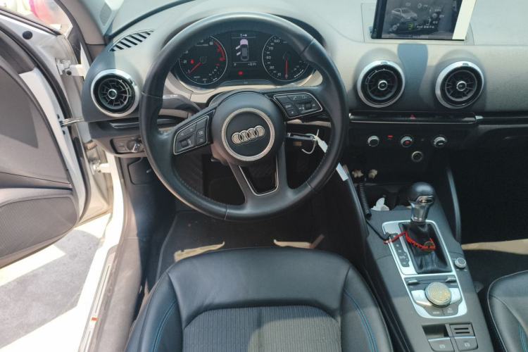 Used Audi A3 2020 Limousine 35 TFSI Fashion Edition China VI Emission Standard Steering Wheel
