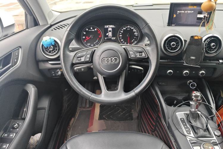Used Audi A3 2020 Sportback 35 TFSI Fashion Edition China VI Emission Standard Steering Wheel
