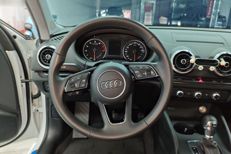 Used Audi A3 2020 Sportback 35 TFSI Fashion Edition China VI Emission Standard Steering Wheel