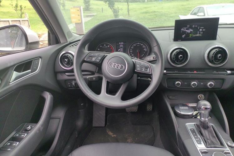 Used Audi A3 2020 Sportback 35 TFSI Fashion Edition China VI Emission Standard Steering Wheel