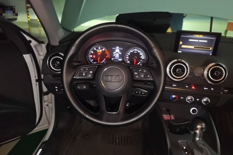 Used Audi A3 2020 Sportback 35 TFSI Fashion Edition China VI Emission Standard Steering Wheel