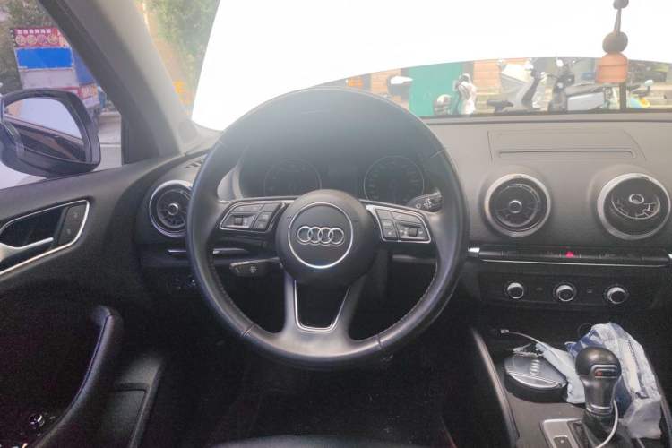 Used Audi A3 2020 Limousine 35 TFSI Fashion Edition China VI Emission Standard Steering Wheel