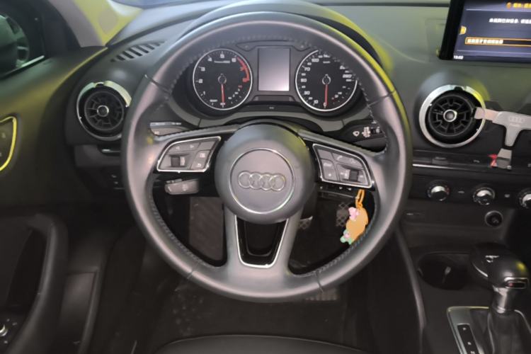 Used Audi A3 2020 Limousine 35 TFSI Fashion Edition China VI Emission Standard Steering Wheel