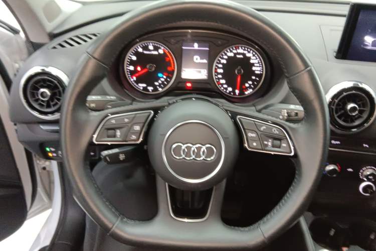 Used Audi A3 2020 Limousine 35 TFSI Fashion Edition China VI Emission Standard Steering Wheel