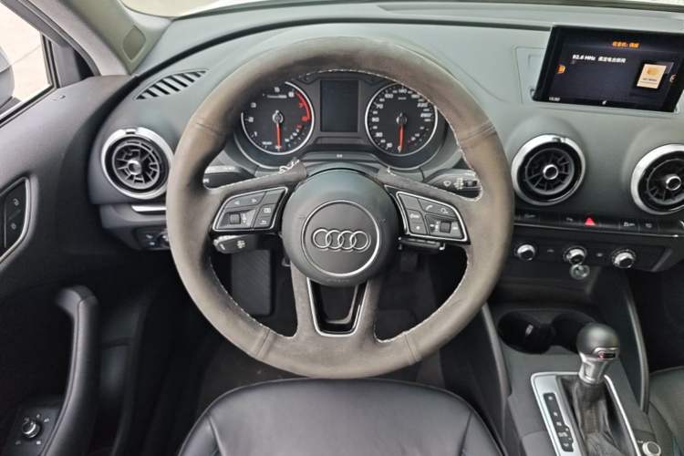 Used Audi A3 2020 Sportback 35 TFSI Fashion Edition China VI Emission Standard Steering Wheel