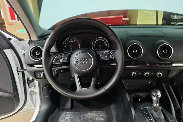 Used Audi A3 2020 Restyled Sportback 35 TFSI Entry-Level China VI Emission Standard Steering Wheel