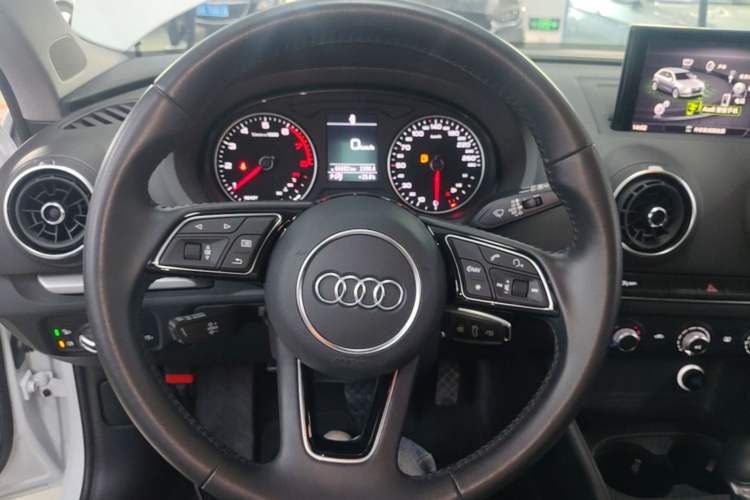 Used Audi A3 2020 Restyled Sportback 35 TFSI Entry-Level China VI Emission Standard Steering Wheel
