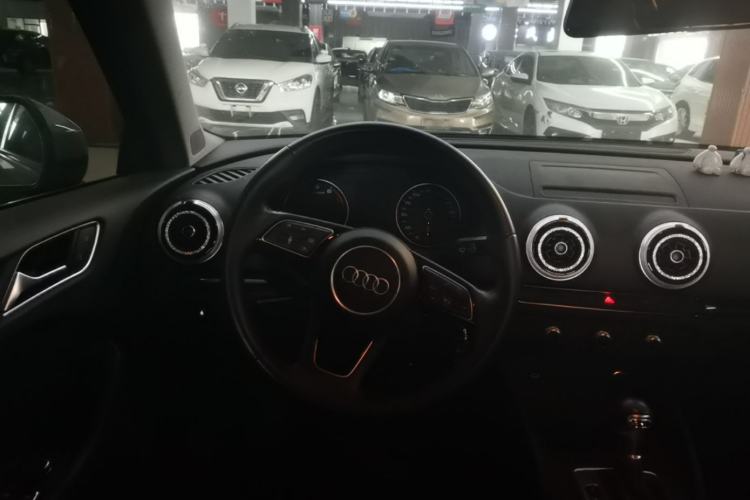 Used Audi A3 2020 Sportback 35 TFSI Fashion Edition China VI Emission Standard Steering Wheel