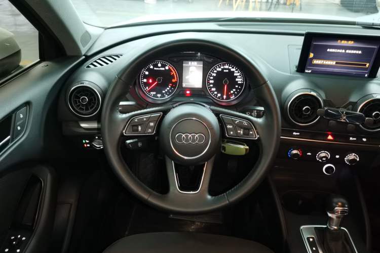 Used Audi A3 2020 Restyled Sportback 35 TFSI Entry-Level China VI Emission Standard Steering Wheel
