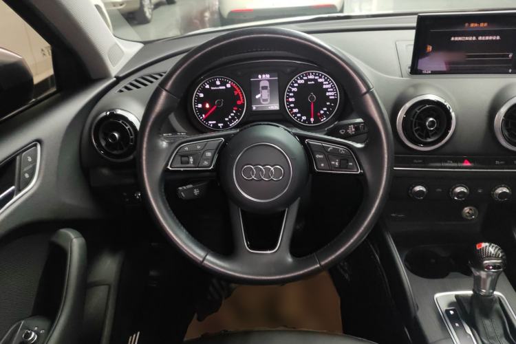 Used Audi A3 2020 Limousine 35 TFSI Fashion Edition China VI Emission Standard Steering Wheel