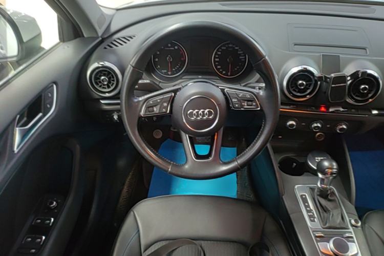 Used Audi A3 2020 Sportback 35 TFSI Fashion Edition China VI Emission Standard Steering Wheel