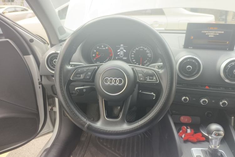Used Audi A3 2020 Limousine 35 TFSI Fashion Edition China VI Emission Standard Steering Wheel