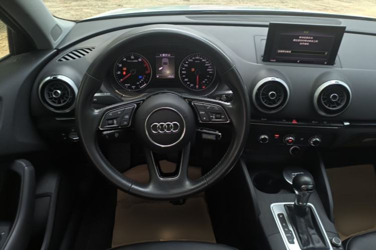 Used Audi A3 2020 Sportback 35 TFSI Fashion Edition China VI Emission Standard Steering Wheel