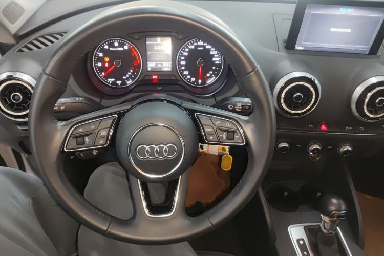 Used Audi A3 2020 Limousine 35 TFSI Fashion Edition China VI Emission Standard Steering Wheel