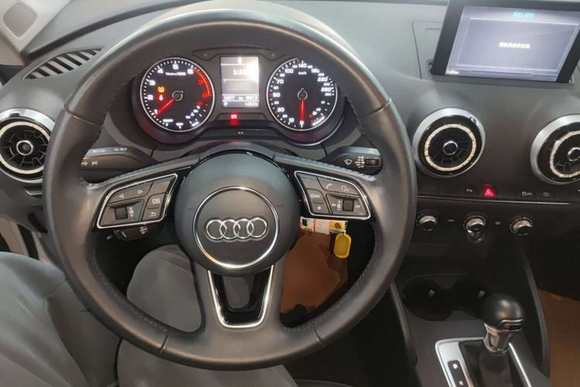 Used Audi A3 2020 Limousine 35 TFSI Fashion Edition China VI Emission Standard Steering Wheel