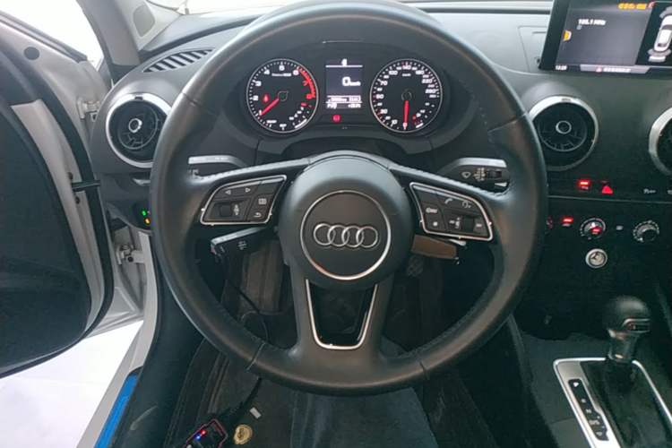 Used Audi A3 2020 Limousine 35 TFSI Fashion Edition China VI Emission Standard Steering Wheel