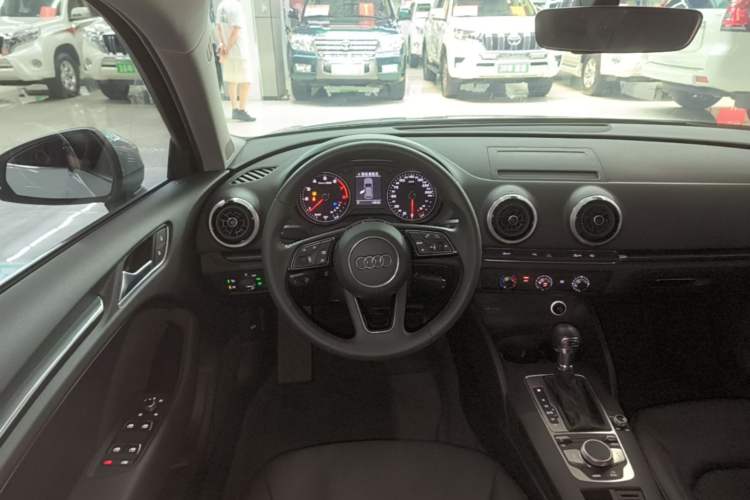 Used Audi A3 2020 Sportback 35 TFSI Fashion Edition China VI Emission Standard Steering Wheel