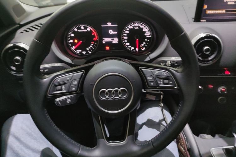 Used Audi A3 2020 Limousine 35 TFSI Fashion Edition China VI Emission Standard Steering Wheel