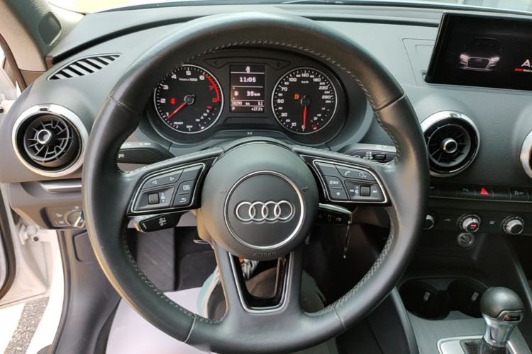 Used Audi A3 2020 Sportback 35 TFSI Fashion Edition China VI Emission Standard Steering Wheel