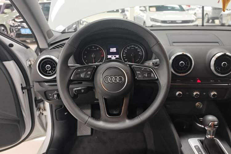 Used Audi A3 2020 Limousine 35 TFSI Fashion Edition China VI Emission Standard Steering Wheel
