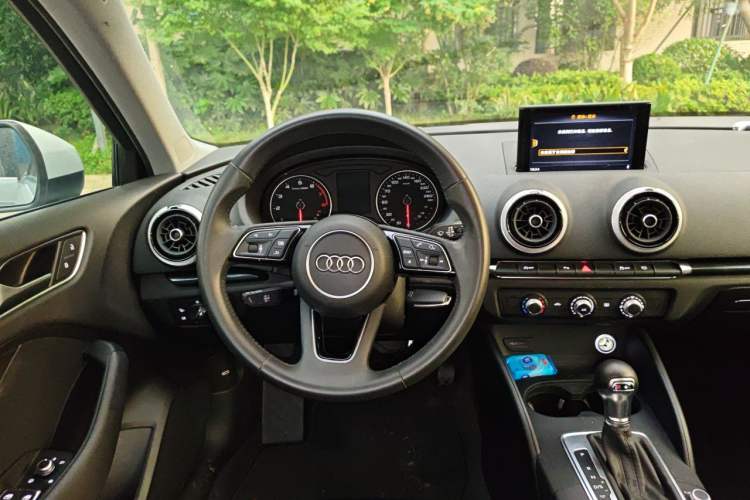 Used Audi A3 2020 Sportback 35 TFSI Fashion Edition China VI Emission Standard Steering Wheel