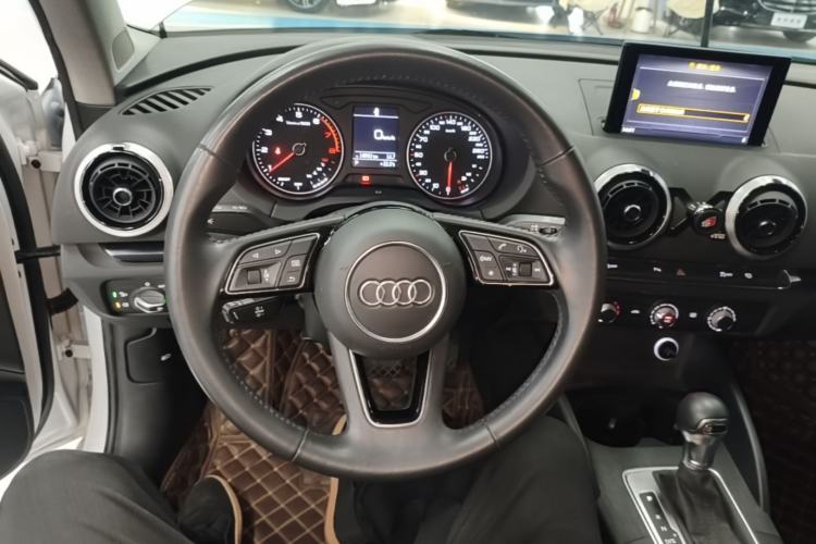 Used Audi A3 2020 Limousine 35 TFSI Fashion Edition China VI Emission Standard Steering Wheel
