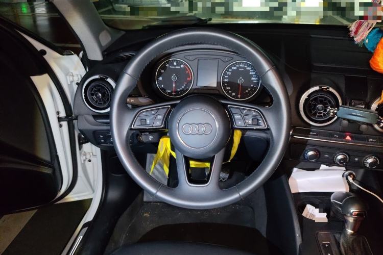Used Audi A3 2020 Sportback 35 TFSI Fashion Edition China VI Emission Standard Steering Wheel