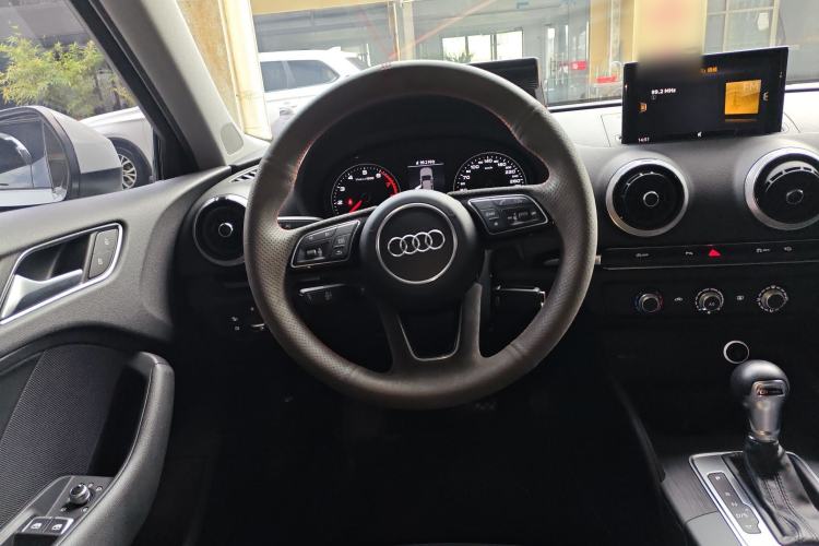 Used Audi A3 2020 Sportback 35 TFSI Fashion Edition China VI Emission Standard Steering Wheel