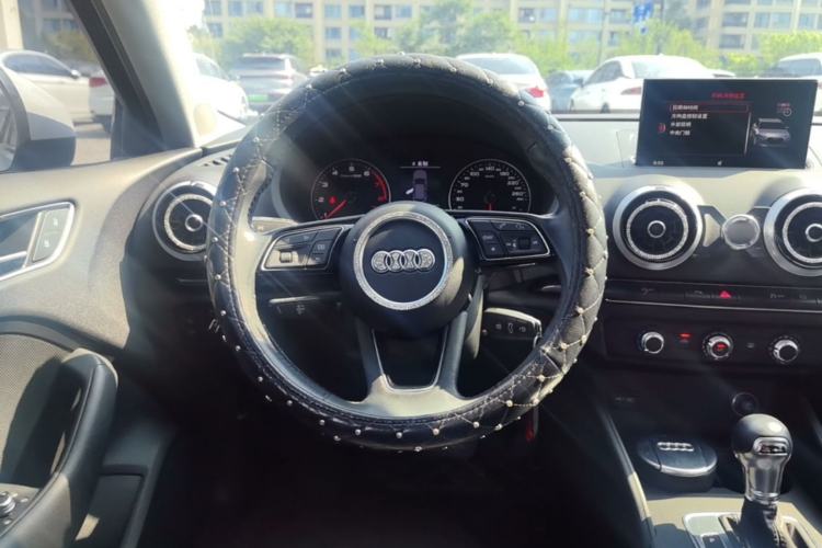 Used Audi A3 2020 Sportback 35 TFSI Fashion Edition China VI Emission Standard Steering Wheel