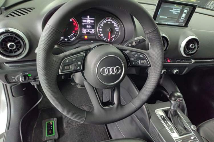 Used Audi A3 2020 Limousine 35 TFSI Fashion Edition China VI Emission Standard Steering Wheel