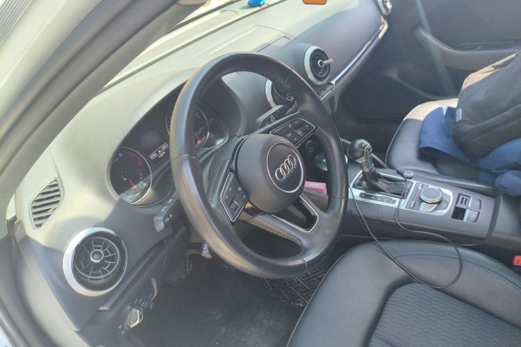 Used Audi A3 2020 Sportback 35 TFSI Fashion Edition China VI Emission Standard Steering Wheel