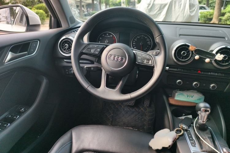 Used Audi A3 2020 Sportback 35 TFSI Fashion Edition China VI Emission Standard Steering Wheel
