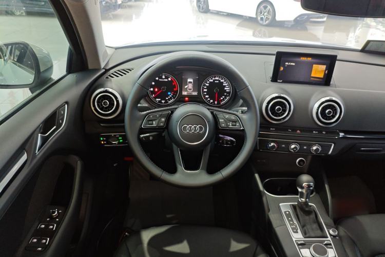 Used Audi A3 2020 Limousine 35 TFSI Fashion Edition China VI Emission Standard Steering Wheel