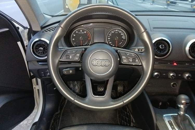 Used Audi A3 2020 Sportback 35 TFSI Fashion Edition China VI Emission Standard Steering Wheel