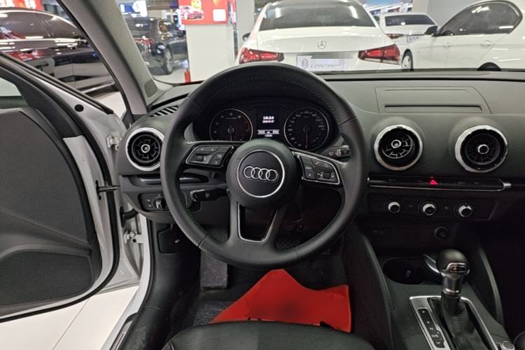 Used Audi A3 2020 Limousine 35 TFSI Fashion Edition China VI Emission Standard Steering Wheel