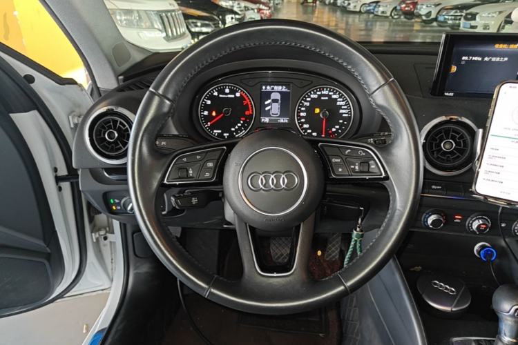 Used Audi A3 2020 Sportback 35 TFSI Fashion Edition China VI Emission Standard Steering Wheel