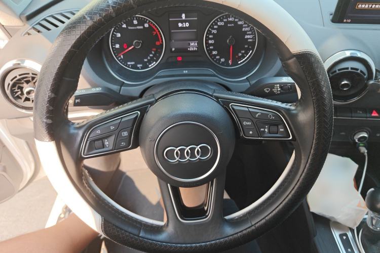 Used Audi A3 2020 Limousine 35 TFSI Fashion Edition China VI Emission Standard Steering Wheel