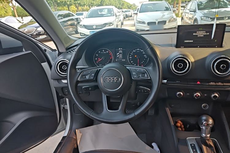 Used Audi A3 2020 Restyled Sportback 35 TFSI Entry-Level China VI Emission Standard Steering Wheel
