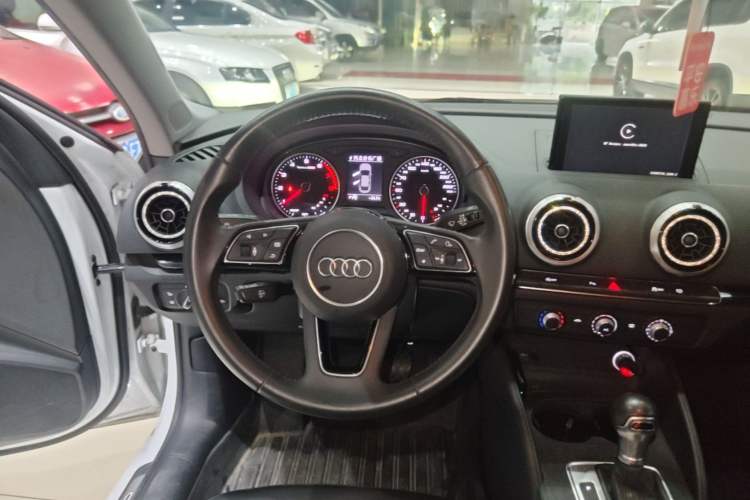 Used Audi A3 2020 Limousine 35 TFSI Fashion Edition China VI Emission Standard Steering Wheel