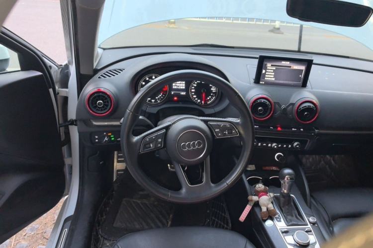 Used Audi A3 2020 Sportback 35 TFSI Style Edition China VI Emission Standard Steering Wheel