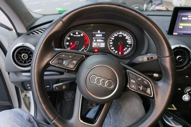 Used Audi A3 2020 Limousine 35 TFSI Fashion Edition China VI Emission Standard Steering Wheel